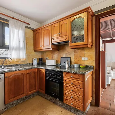 Home2book Private With Pool, 빌라 *