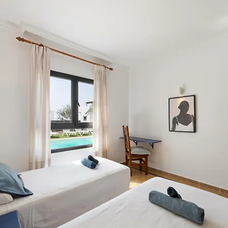 Home2book Private With Pool, 빌라