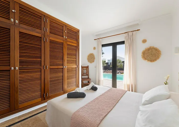Home2book Private With Pool, Villa *